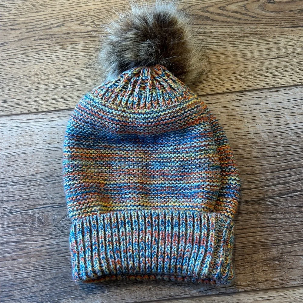 Do Everything in Love! The perfect beanie multicolor with faux fur PomPom‎